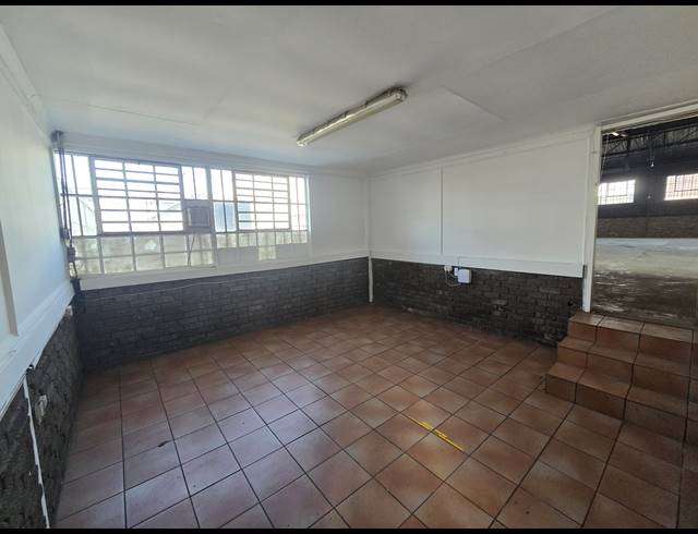 1,148M² WAREHOUSE TO LET IN ANDERBOLT